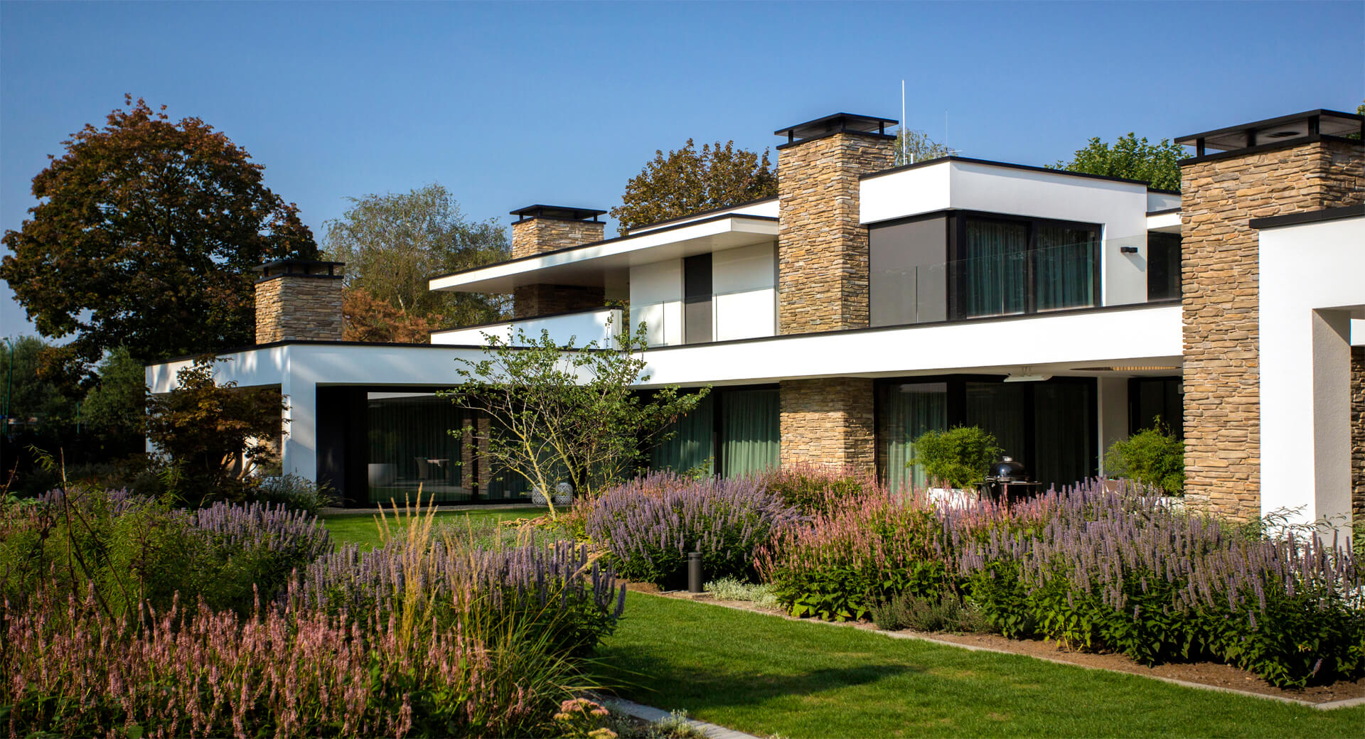 VILLA V